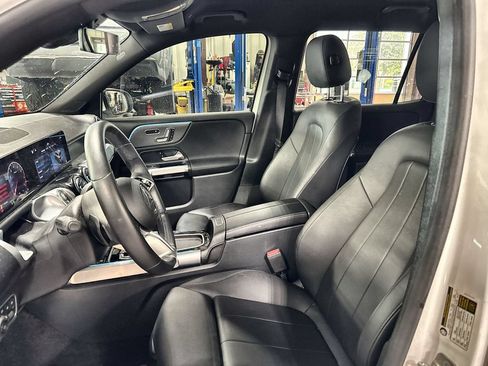 Used 2024 Mercedes-Benz GLB 250 4MATIC image 12