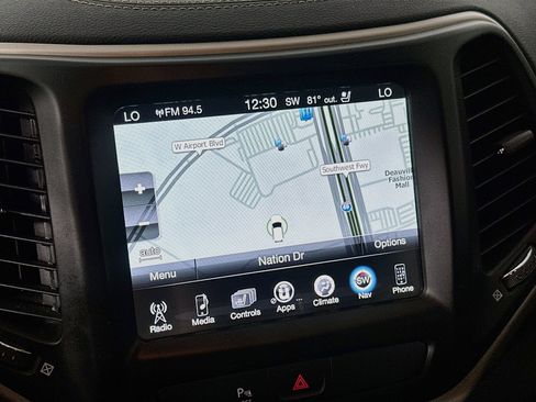 Used 2018 Jeep Cherokee Limited w/ Luxury Group FWD image 22