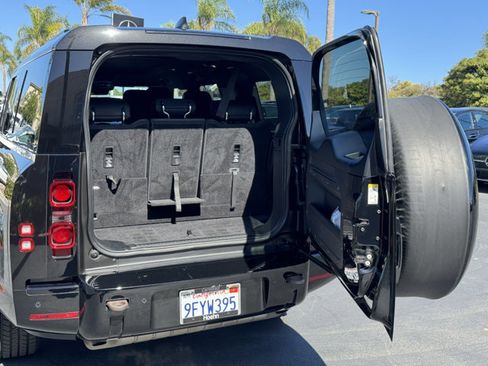 Used 2023 Land Rover Defender 130 X-Dynamic SE image 16