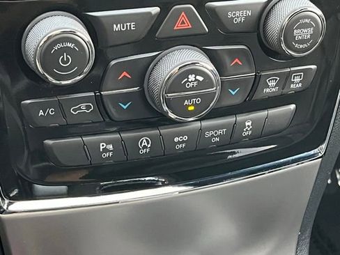 Used 2022 Jeep Grand Cherokee Limited image 18