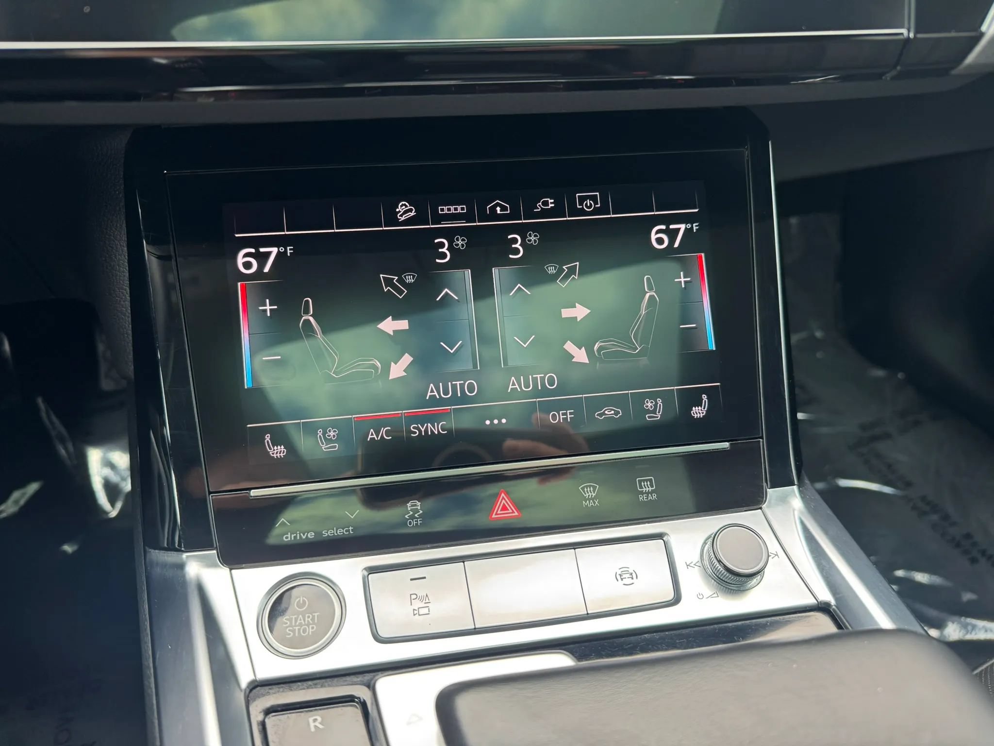 Used 2021 Audi e-tron Premium Plus w/ Premium Plus Package AWD/4WD image 41