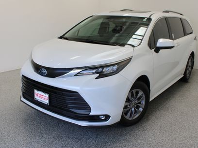 Used 2025 Toyota Sienna XLE