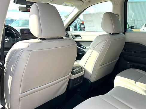 New 2026 Nissan Pathfinder SL image 14