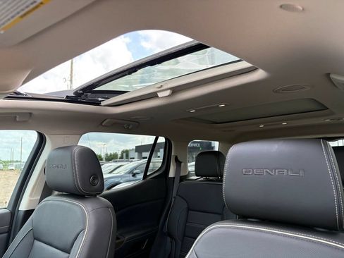 Used 2020 GMC Acadia Denali w/ Technology Package FWD image 16