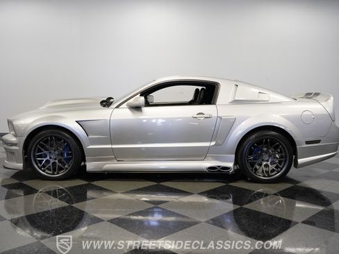 Used 2006 Ford Mustang GT RWD image 2