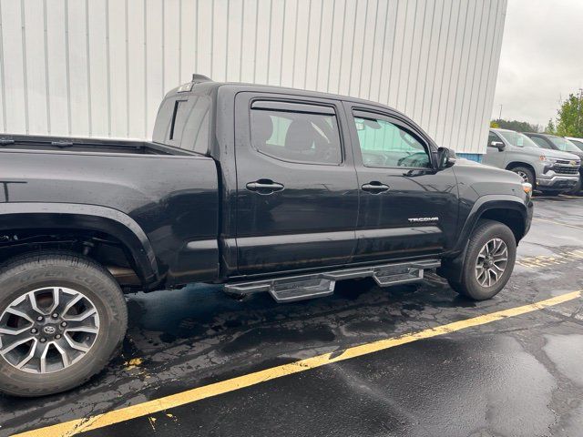 Used 2023 Toyota Tacoma TRD Sport AWD/4WD image 7