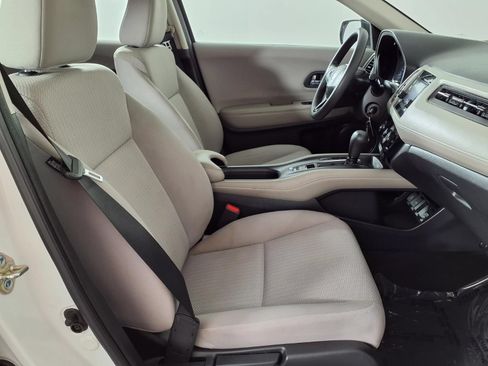 Used 2018 Honda HR-V LX image 9