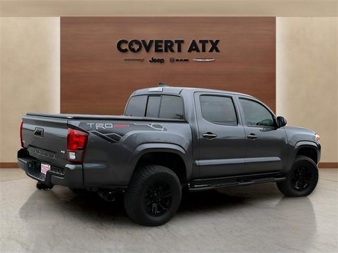 Used 2022 Toyota Tacoma TRD Sport image 5