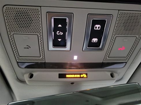 New 2024 Land Rover Defender 110 SE image 21