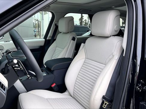 New 2026 Land Rover Discovery Limited Edition AWD/4WD image 9