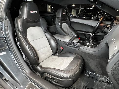 Used 2013 Chevrolet Corvette Z06 w/ 3LZ Preferred Equipment Group image 4