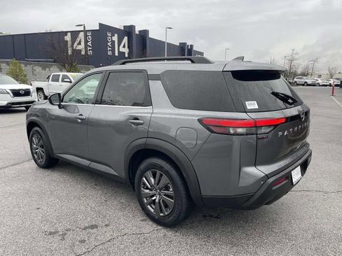 Used 2022 Nissan Pathfinder SV image 8
