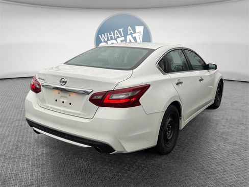 Used 2018 Nissan Altima 2.5 S w/ S Convenience Package image 3