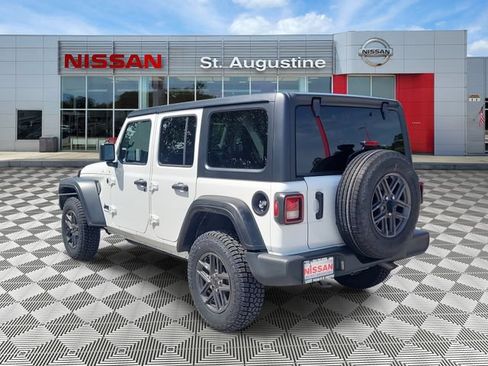 Used 2025 Jeep Wrangler Unlimited Sport AWD/4WD image 4