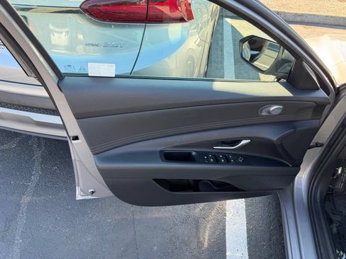 Used 2025 Hyundai Elantra SEL FWD image 10