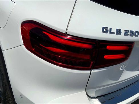 Used 2025 Mercedes-Benz GLB 250 image 6