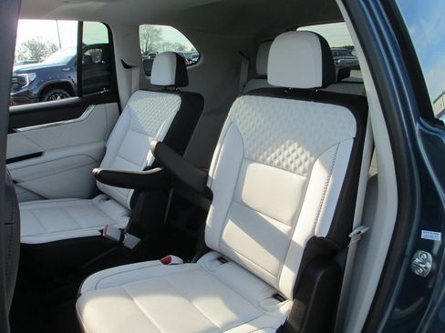 Certified 2025 GMC Acadia Denali w/ Super Cruise Package image 20