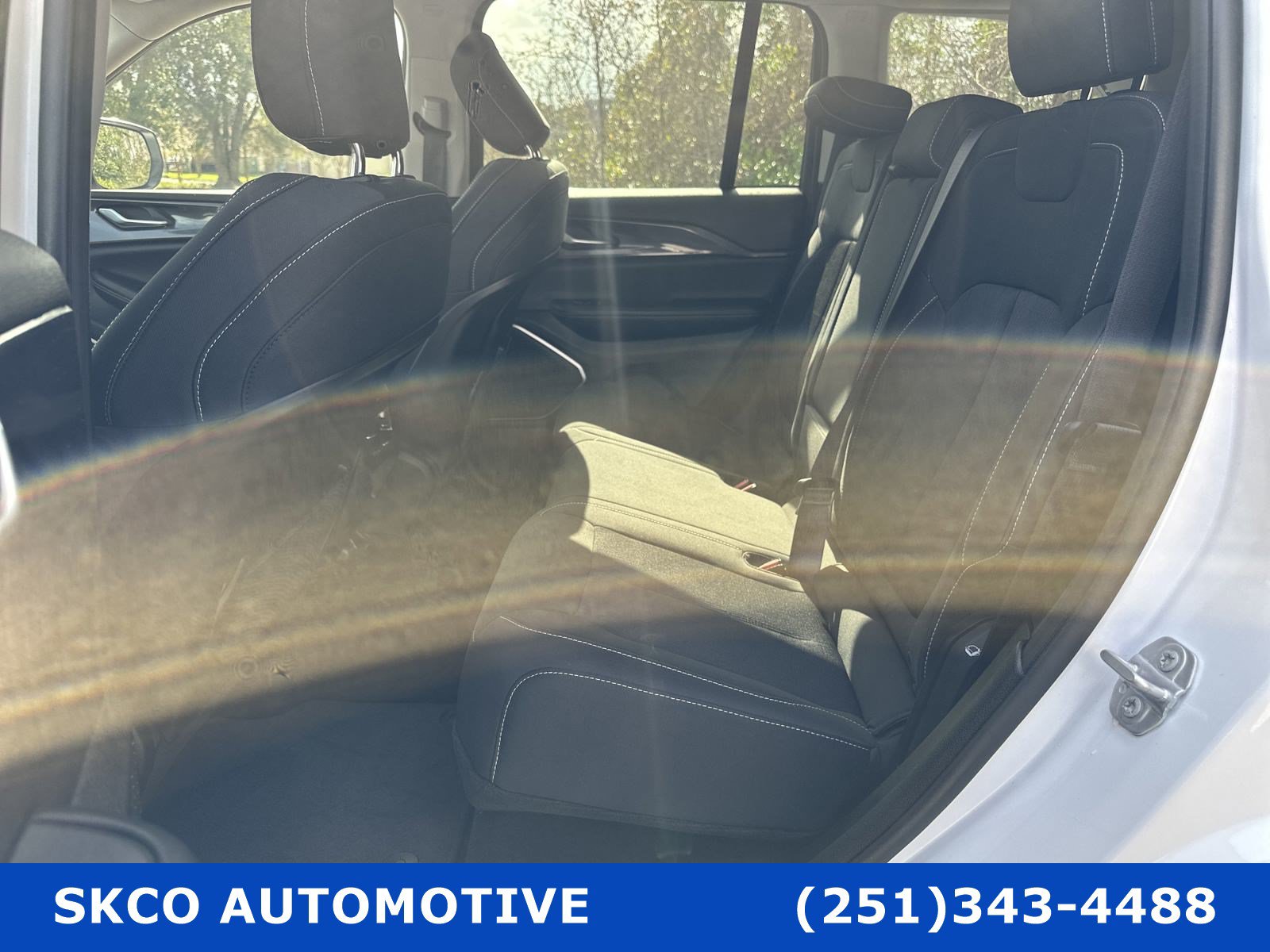 Used 2022 Jeep Grand Cherokee Laredo AWD/4WD image 14