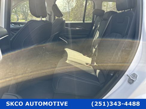 Used 2022 Jeep Grand Cherokee Laredo image 14