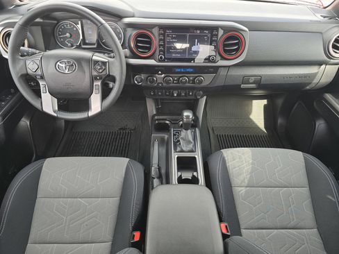 Used 2022 Toyota Tacoma TRD Sport w/ Technology Package image 8