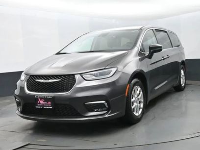 Used 2023 Chrysler Pacifica Touring-L