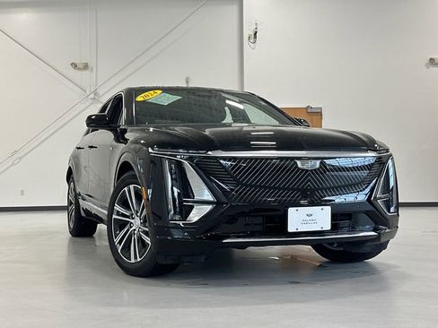 Used 2024 Cadillac Lyriq Luxury AWD/4WD image 2