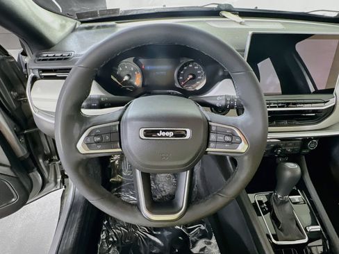 Used 2023 Jeep Compass Limited AWD/4WD image 11