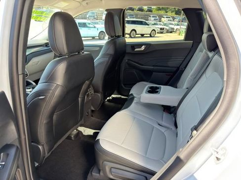 Used 2025 Ford Escape SE FWD image 15