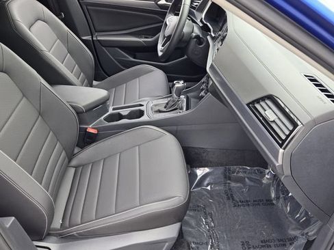 Used 2024 Volkswagen Jetta SE w/ Panoramic Sunroof Package FWD image 18