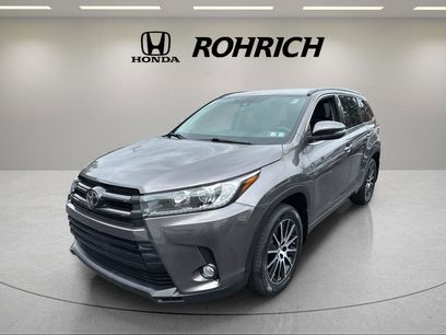 Used 2017 Toyota Highlander SE