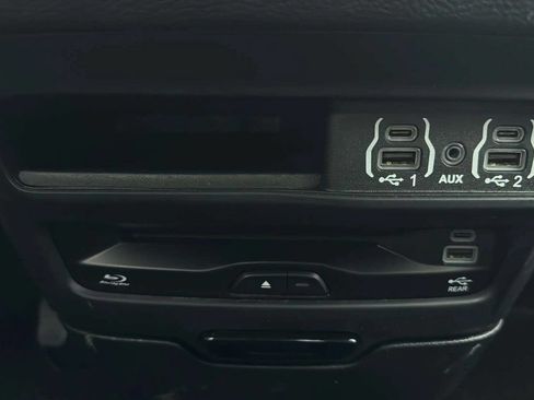 Used 2022 Chrysler Pacifica Touring-L w/ Uconnect Theater Family Group AWD/4WD image 10