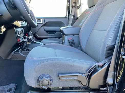 Used 2025 Jeep Wrangler Unlimited Rubicon image 27