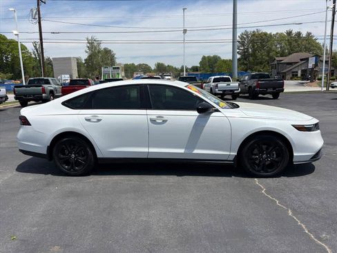 Used 2025 Honda Accord SE image 2