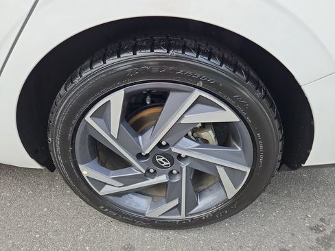 Used 2025 Hyundai Elantra Limited FWD image 35