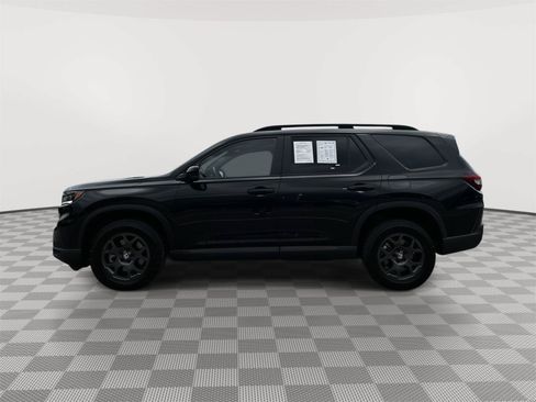 Certified 2025 Honda Pilot TrailSport image 3
