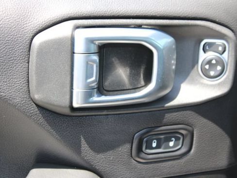 Used 2023 Jeep Wrangler Unlimited Sahara w/ Cold Weather Group AWD/4WD image 15