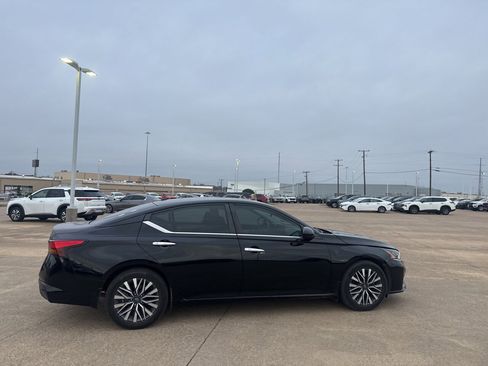 Certified 2023 Nissan Altima 2.5 SV w/ SV Premium Package image 30