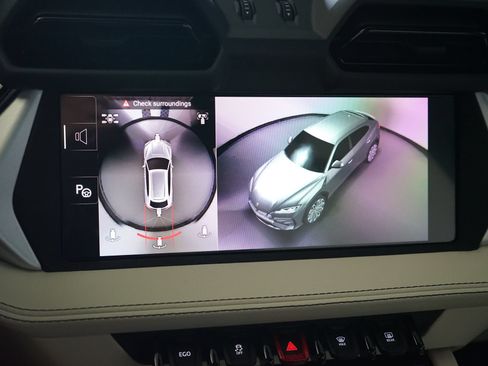 Used 2025 Lamborghini Urus SE AWD/4WD image 18