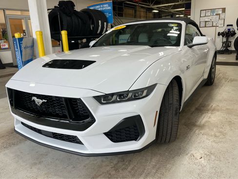 Used 2025 Ford Mustang GT Premium RWD image 5