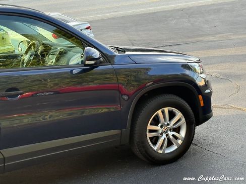 Used 2012 Volkswagen Tiguan S image 39