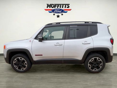 Used 2016 Jeep Renegade Trailhawk w/ Premium Trailhawk Package image 2