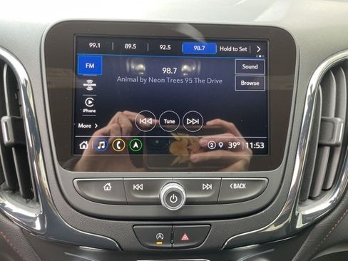 Used 2022 Chevrolet Equinox RS w/ Infotainment Package image 16