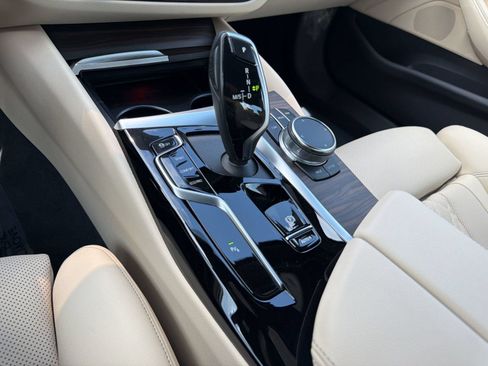 Used 2023 BMW 530i w/ Convenience Package RWD image 18