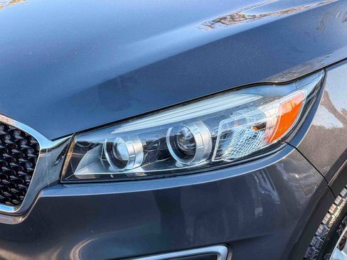 Used 2016 Kia Sorento LX image 8