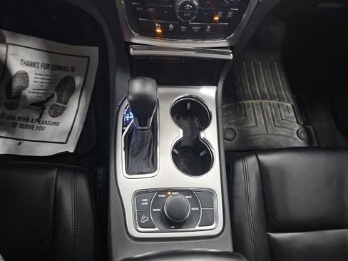 Used 2018 Jeep Grand Cherokee Limited image 28