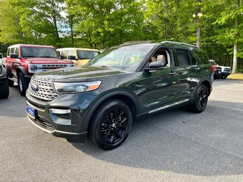Used 2022 Ford Explorer Limited w/ Equipment Group 301A AWD/4WD image 2