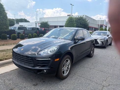 Used 2018 Porsche Macan AWD/4WD image 3