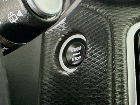 Used 2019 Land Rover Range Rover Velar R-Dynamic SE image 20