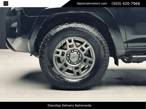 Used 2020 Toyota 4Runner Venture w/ Moonroof Package AWD/4WD image 46