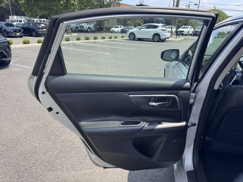 Used 2014 Nissan Altima 2.5 SL w/ Technology Package FWD image 23